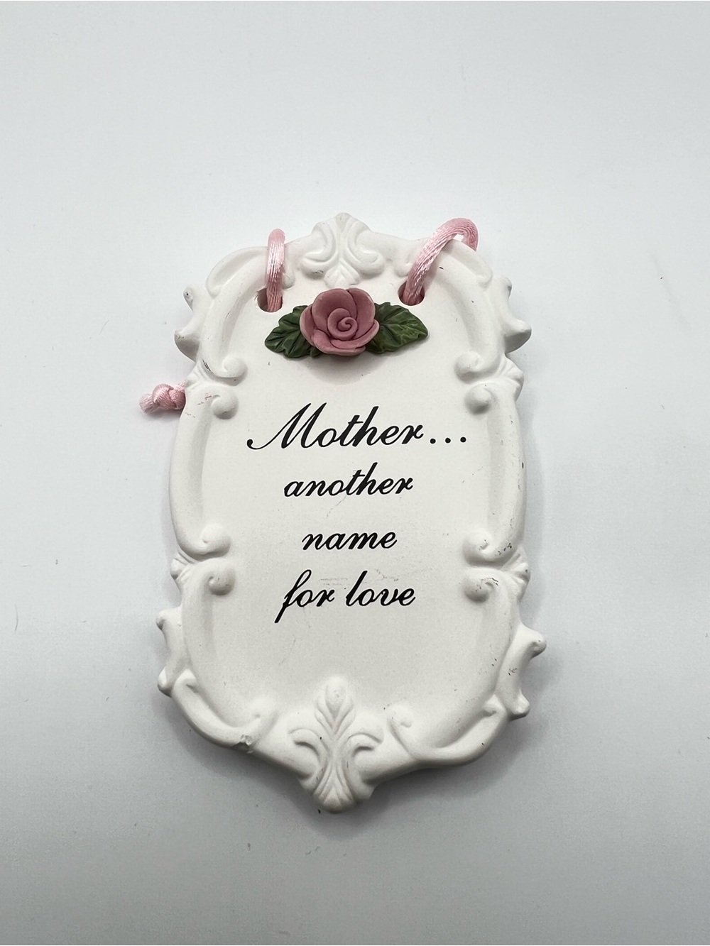 Small porcelain sentiment plaque dedicated to mothers